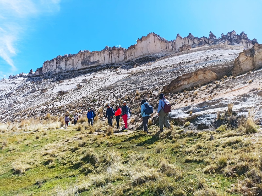 POZAS DE UMALUSO Y BOSQUE DE PIEDRAS DE TUXA